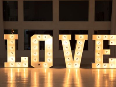 Dekoracje świetlne, napis LOVE